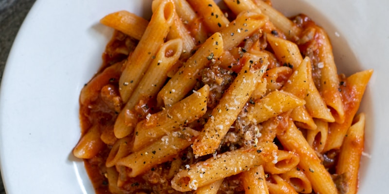 Italienische Fusilli in Tomatensoße